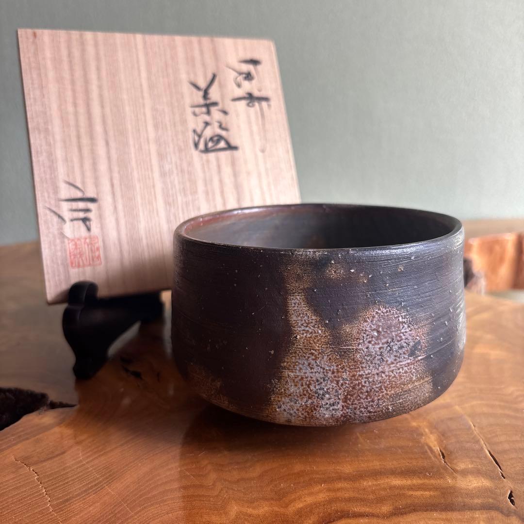 Bizen Ware Matcha Chawan Tea Bowl by Shibaoka Nobuyoshi with Hidasuki Scarlet Marks and Signed Tomobako Wooden Box