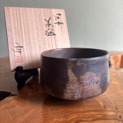 Bizen Ware Matcha Chawan Tea Bowl by Shibaoka Nobuyoshi with Hidasuki Scarlet Marks and Signed Tomobako Wooden Box