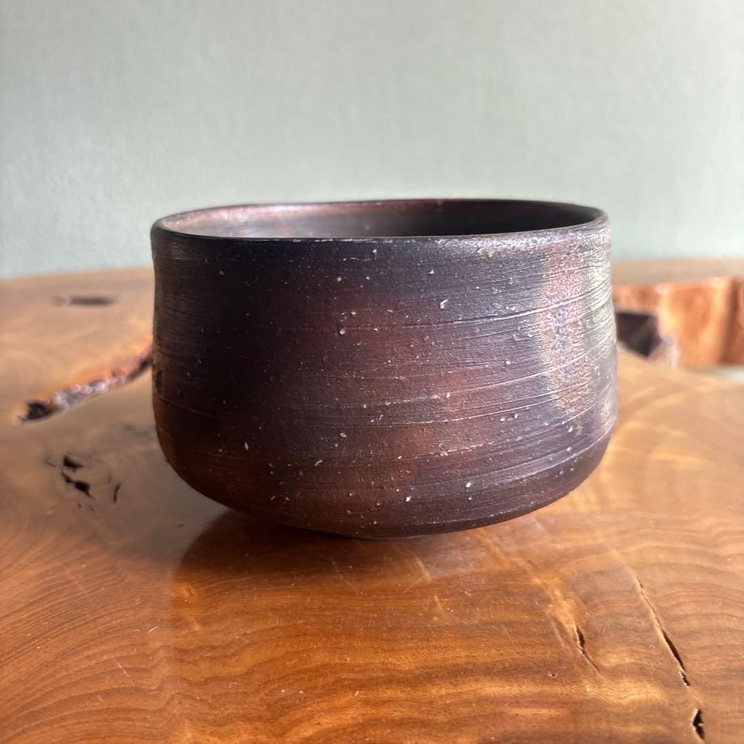 Bizen Ware Matcha Chawan Tea Bowl by Shibaoka Nobuyoshi with Hidasuki Scarlet Marks and Signed Tomobako Wooden Box