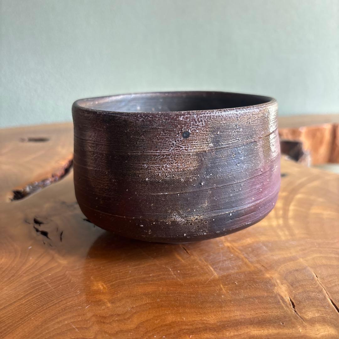 Bizen Ware Matcha Chawan Tea Bowl by Shibaoka Nobuyoshi with Hidasuki Scarlet Marks and Signed Tomobako Wooden Box