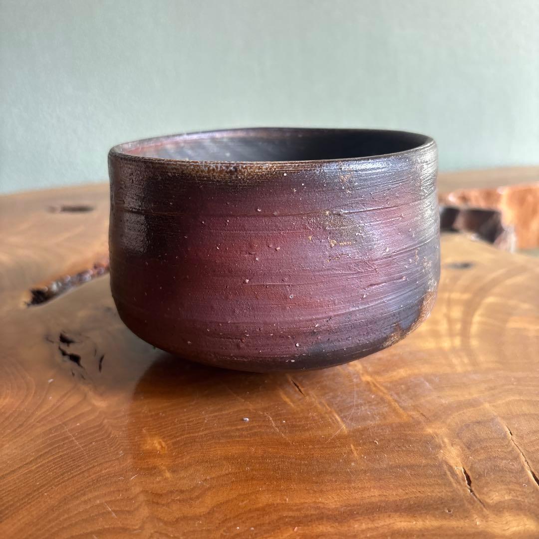 Bizen Ware Matcha Chawan Tea Bowl by Shibaoka Nobuyoshi with Hidasuki Scarlet Marks and Signed Tomobako Wooden Box