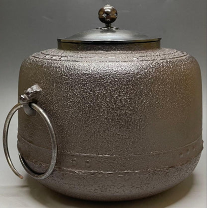 Kakuya Ikkei Living National Treasure Mandaiyu Kama Iron Tea Kettle Tomobako