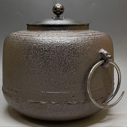 Kakuya Ikkei Living National Treasure Mandaiyu Kama Iron Tea Kettle Tomobako
