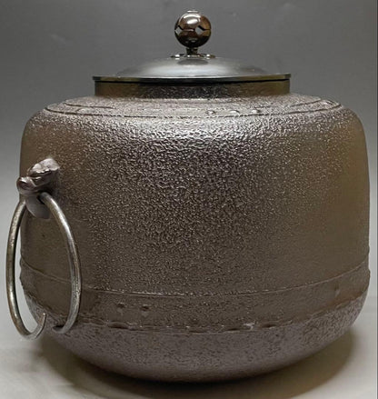 Kakuya Ikkei Living National Treasure Mandaiyu Kama Iron Tea Kettle Tomobako