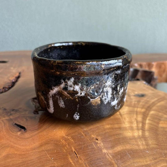 Nagashigake Chawan — Dark Glaze with White Drip, Cylindrical Matcha Bowl