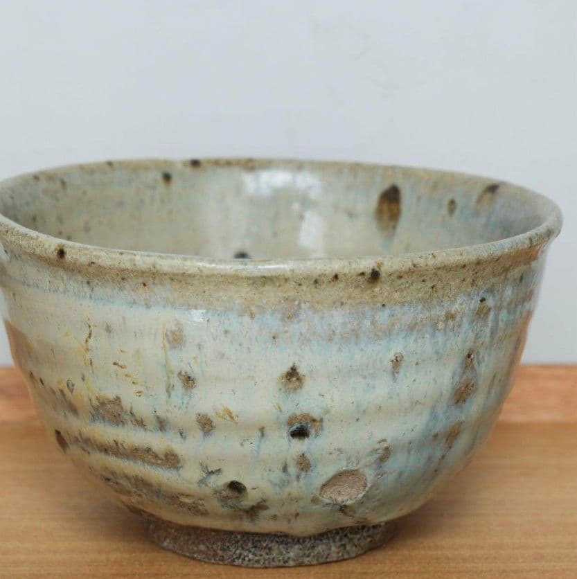 Madara Karatsu Chawan by Hamamoto Yoshiyuki — Mottled Straw Ash Tea Bowl from Sanri Kiln