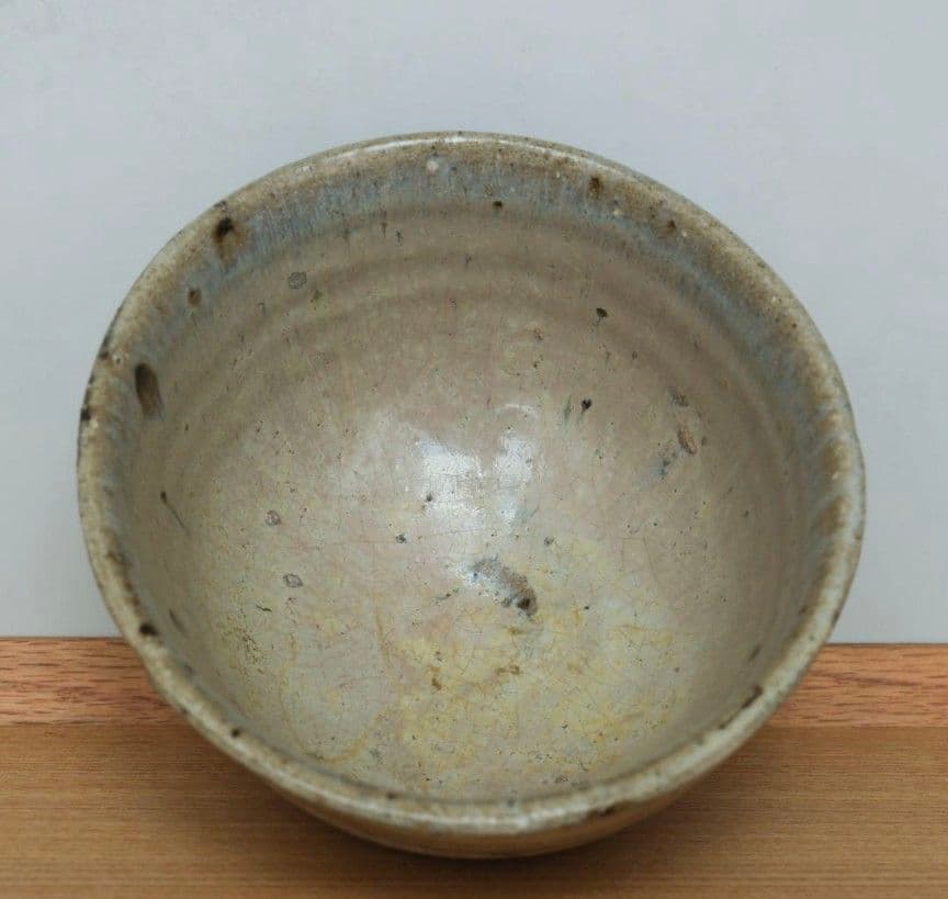 Madara Karatsu Chawan by Hamamoto Yoshiyuki — Mottled Straw Ash Tea Bowl from Sanri Kiln