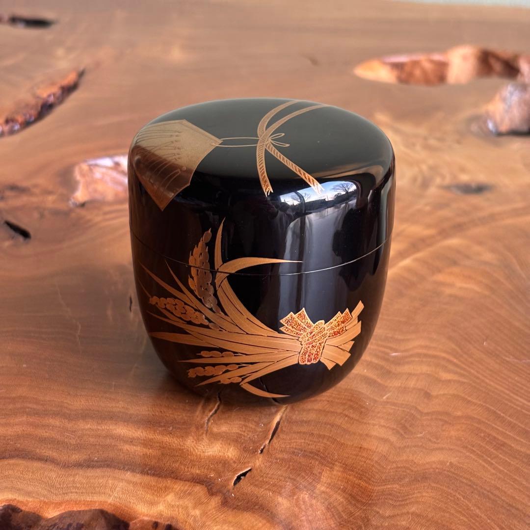 Yoshida Toshiaki — Inaho Maki-e Dainas | Lacquered Tea Caddy with Gold Rice Ear Design, Tomobako