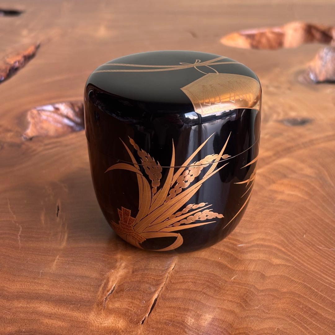 Yoshida Toshiaki — Inaho Maki-e Dainas | Lacquered Tea Caddy with Gold Rice Ear Design, Tomobako