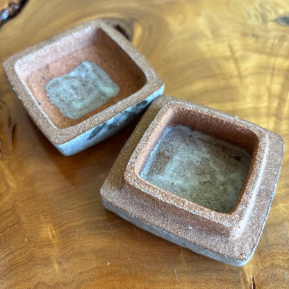 Inoue Toya | Karatsu Kogo Butterfly Motif | Square-Form Incense Container | Kagamiyama Kiln | Tomobako
