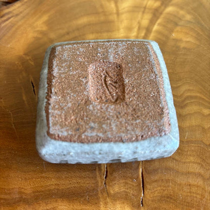 Inoue Toya | Karatsu Kogo Butterfly Motif | Square-Form Incense Container | Kagamiyama Kiln | Tomobako
