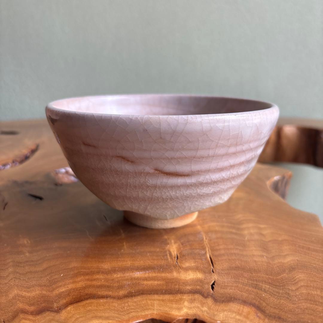 Gohon-de Matcha Bowl by Kaike-gama, Yonago — Warm Pink Crackle Glaze with Tomobako