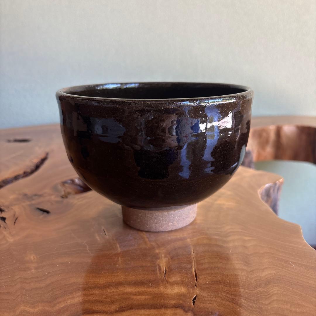 Kuro-Satsuma Black Glaze Matcha Chawan Tea Bowl by 14th Chin Jukan, Signed Tomobako, Satsuma Ware Japanese Pottery
