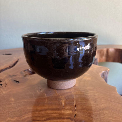 Kuro-Satsuma Black Glaze Matcha Chawan Tea Bowl by 14th Chin Jukan, Signed Tomobako, Satsuma Ware Japanese Pottery