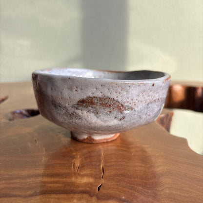 Shino-Ware Tea Bowl — White Glaze with Hi-iro Fire Markings, Wooden Box