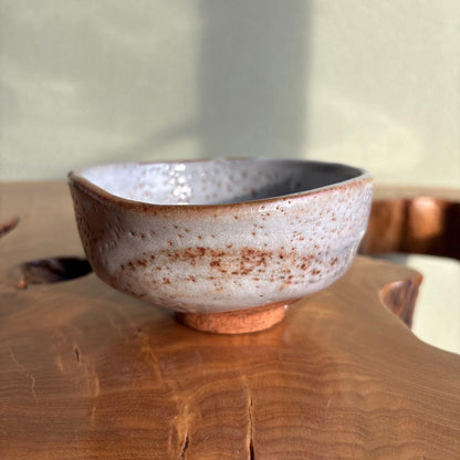 Shino-Ware Tea Bowl — White Glaze with Hi-iro Fire Markings, Wooden Box