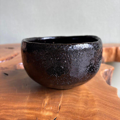 Izumo Ware Black Glaze Chawan — Deep Obsidian Matcha Bowl with Tomobako, Shimane Japan