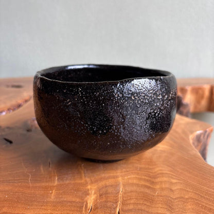 Izumo Ware Black Glaze Chawan — Deep Obsidian Matcha Bowl with Tomobako, Shimane Japan