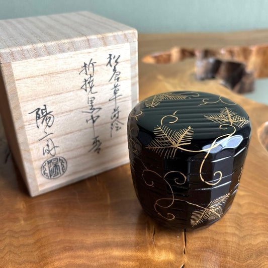 Tantansai-Gonomi Ori-Dame Natsume 'Matsu-Karakusa' - Gold Maki-e Tea Caddy