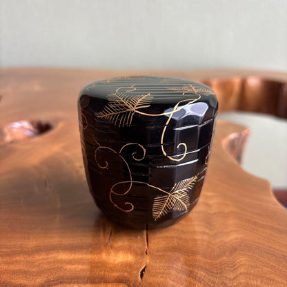 Tantansai-Gonomi Ori-Dame Natsume 'Matsu-Karakusa' - Gold Maki-e Tea Caddy