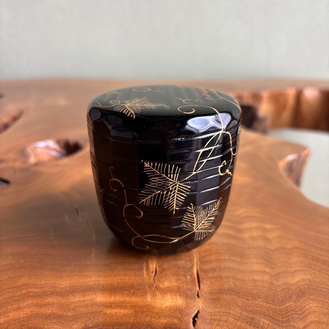 Tantansai-Gonomi Ori-Dame Natsume 'Matsu-Karakusa' - Gold Maki-e Tea Caddy