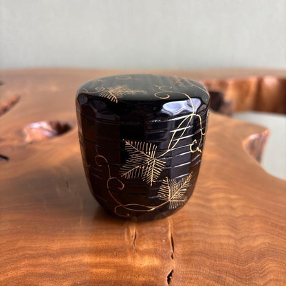 Tantansai-Gonomi Ori-Dame Natsume 'Matsu-Karakusa' - Gold Maki-e Tea Caddy