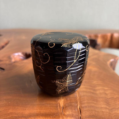 Tantansai-Gonomi Ori-Dame Natsume 'Matsu-Karakusa' - Gold Maki-e Tea Caddy