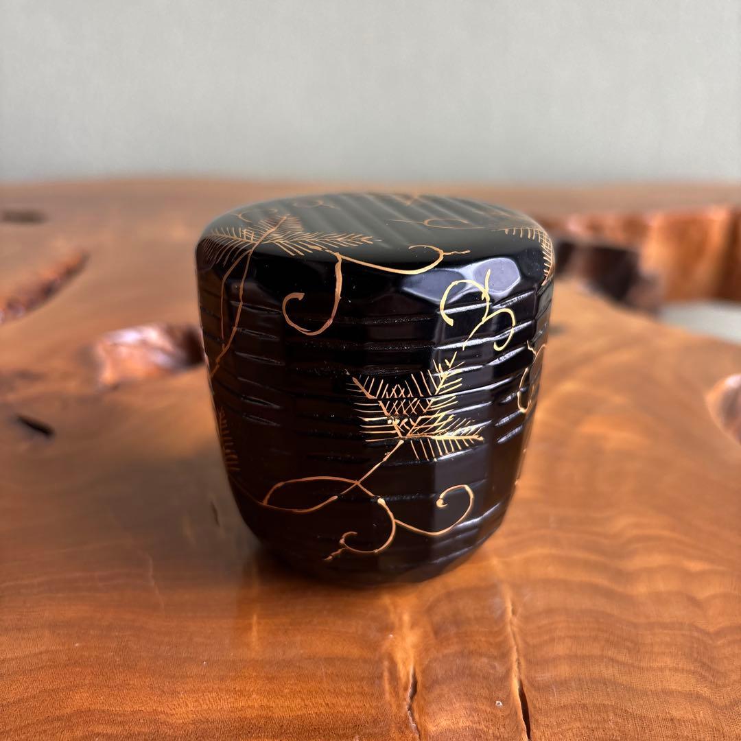 Tantansai-Gonomi Ori-Dame Natsume 'Matsu-Karakusa' - Gold Maki-e Tea Caddy