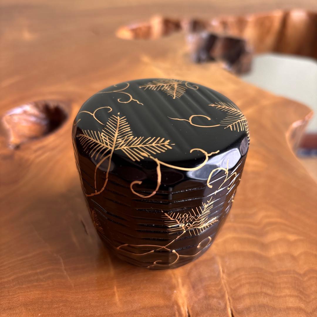 Tantansai-Gonomi Ori-Dame Natsume 'Matsu-Karakusa' - Gold Maki-e Tea Caddy