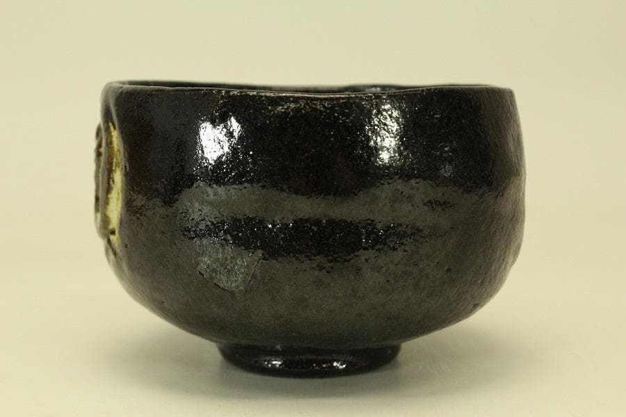 Shino Ware Matcha Tea Bowl by Listed Artist — Feldspar White Glaze with Hiiro, Signed Tomobako