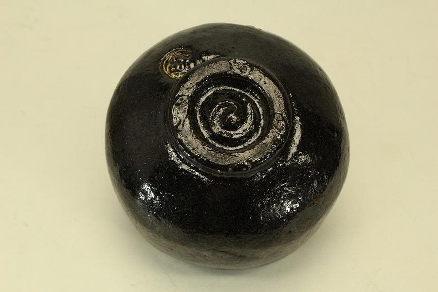 Shino Ware Matcha Tea Bowl by Listed Artist — Feldspar White Glaze with Hiiro, Signed Tomobako