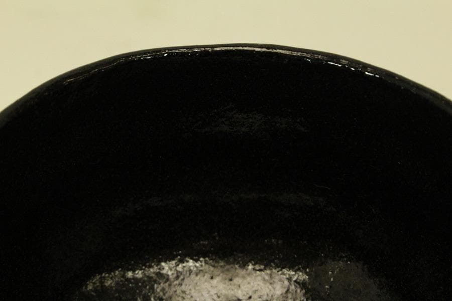 Shino Ware Matcha Tea Bowl by Listed Artist — Feldspar White Glaze with Hiiro, Signed Tomobako