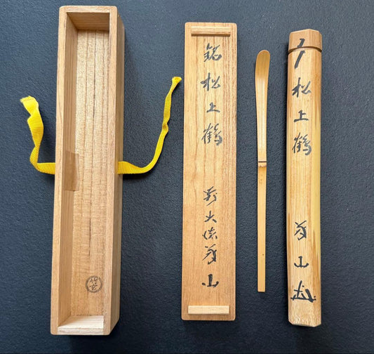 Tea Scoop by Ueda Gizan, Daitokuji Priest — Mei 'Matsu-jo-tsuru' (Crane upon Pine), Signed Box