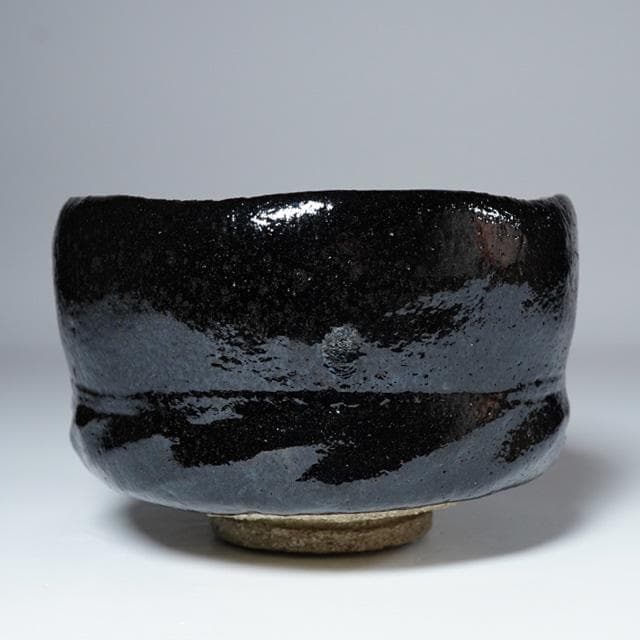 Ogawa Choraku Black Raku Tea Bowl with Do-jime Waist and Twisted Carving