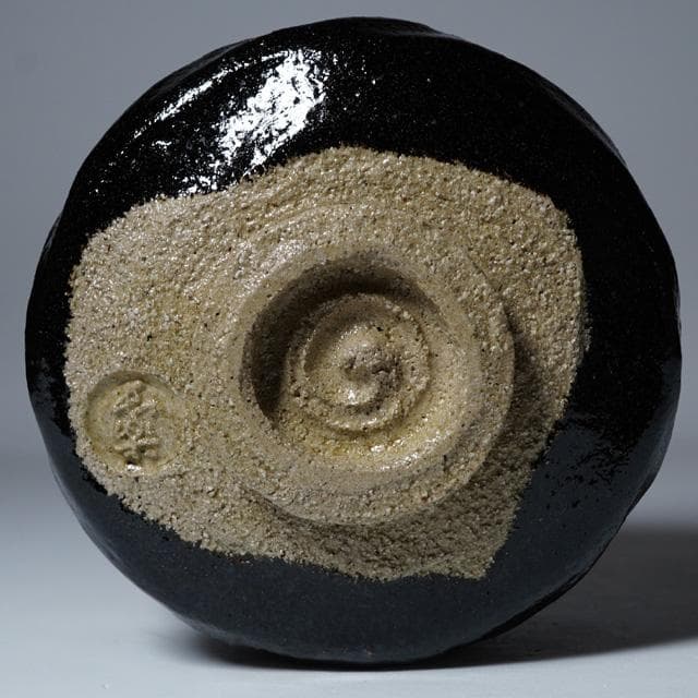 Ogawa Choraku Black Raku Tea Bowl with Do-jime Waist and Twisted Carving