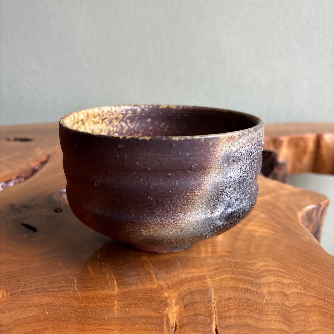 Ogawa Jinsei | Shigaraki Ware Tea Bowl — Natural Ash Glaze Chawan with Coarse Clay