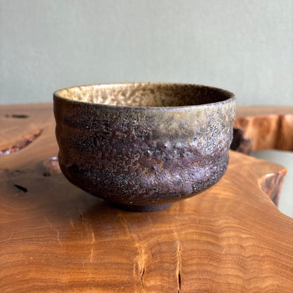 Ogawa Jinsei | Shigaraki Ware Tea Bowl — Natural Ash Glaze Chawan with Coarse Clay