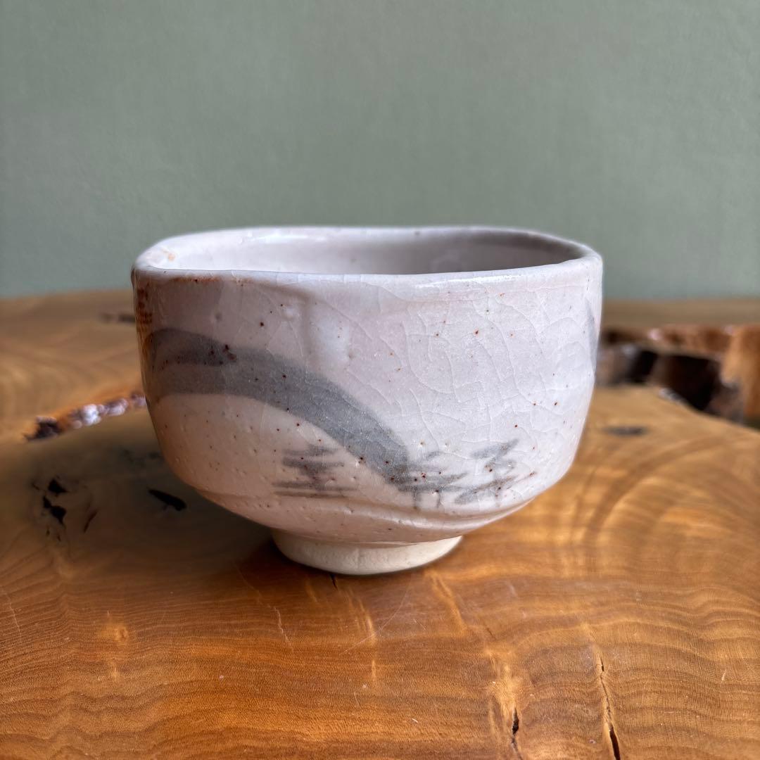 E-Shino Matcha Bowl by Sato Kazuko — Fujigama Kiln, Iron-Painted Chawan with Tomobako