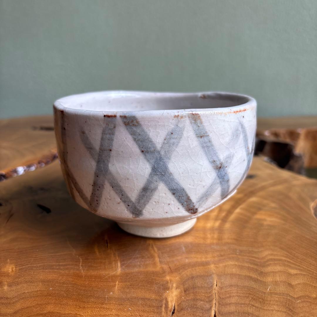 E-Shino Matcha Bowl by Sato Kazuko — Fujigama Kiln, Iron-Painted Chawan with Tomobako