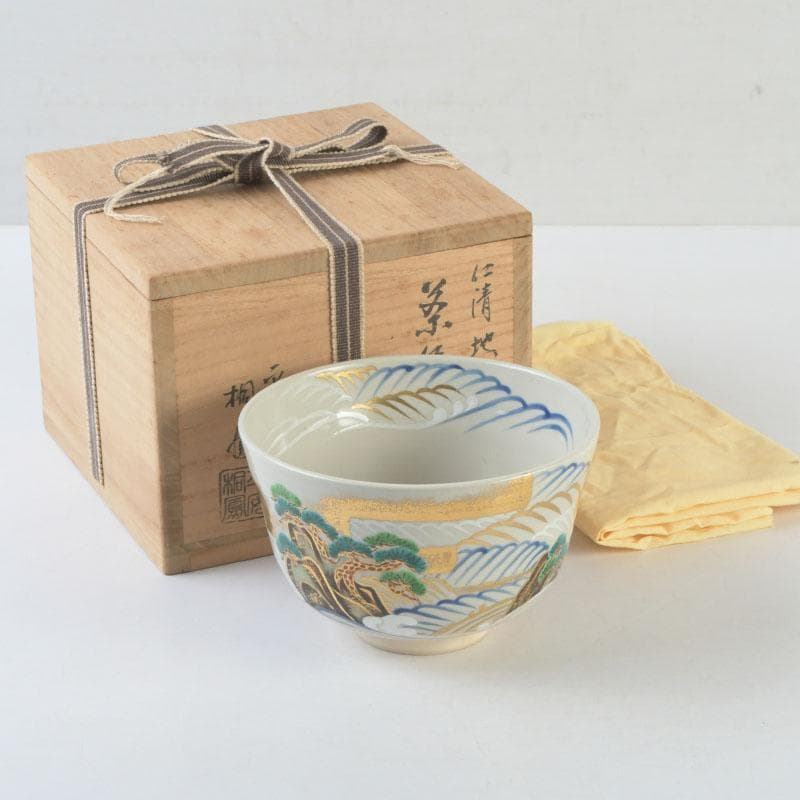 Ninsei-Style Kyo-yaki Tea Bowl – Pine Wave Design – Tezuka Toho – Japan