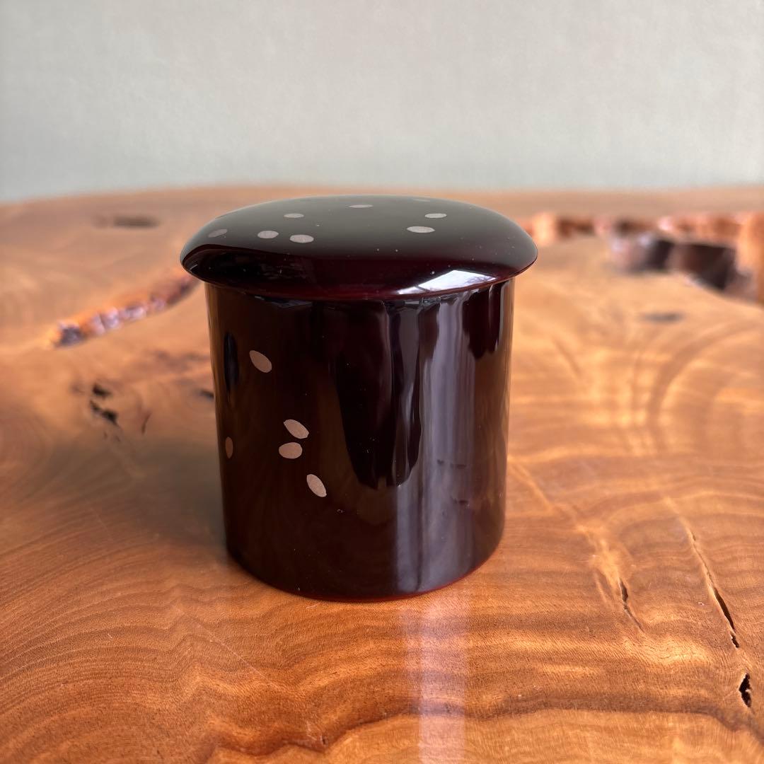 Nakade Shoho Otafuku Maki-e Kinrinji Natsume — Deep Brown Lacquer with White Dots, Hidden Face Inside Lid, Signed Box
