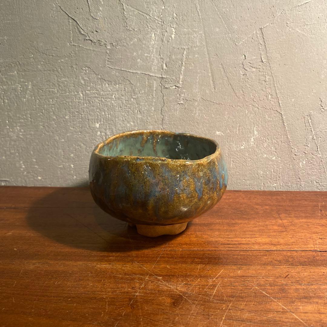 Izumo Rakuzan-yaki Matcha Bowl — Sea-Glaze Three-Footed Chawan with Wooden Box, Matsue Clan Kiln
