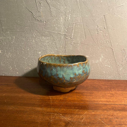 Izumo Rakuzan-yaki Matcha Bowl — Sea-Glaze Three-Footed Chawan with Wooden Box, Matsue Clan Kiln