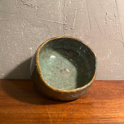 Izumo Rakuzan-yaki Matcha Bowl — Sea-Glaze Three-Footed Chawan with Wooden Box, Matsue Clan Kiln