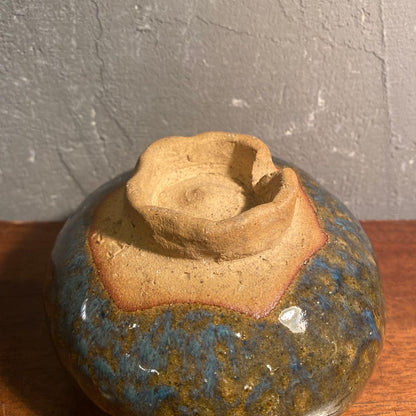 Izumo Rakuzan-yaki Matcha Bowl — Sea-Glaze Three-Footed Chawan with Wooden Box, Matsue Clan Kiln