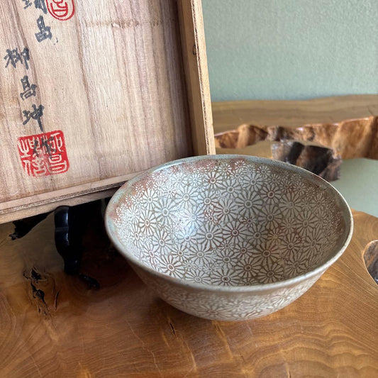 Korean Mishima Inlay Tea Bowl by Ryu Changkon — Chrysanthemum Sansha Inlay, Signed Wooden Box
