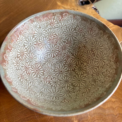 Korean Mishima Inlay Tea Bowl by Ryu Changkon — Chrysanthemum Sansha Inlay, Signed Wooden Box