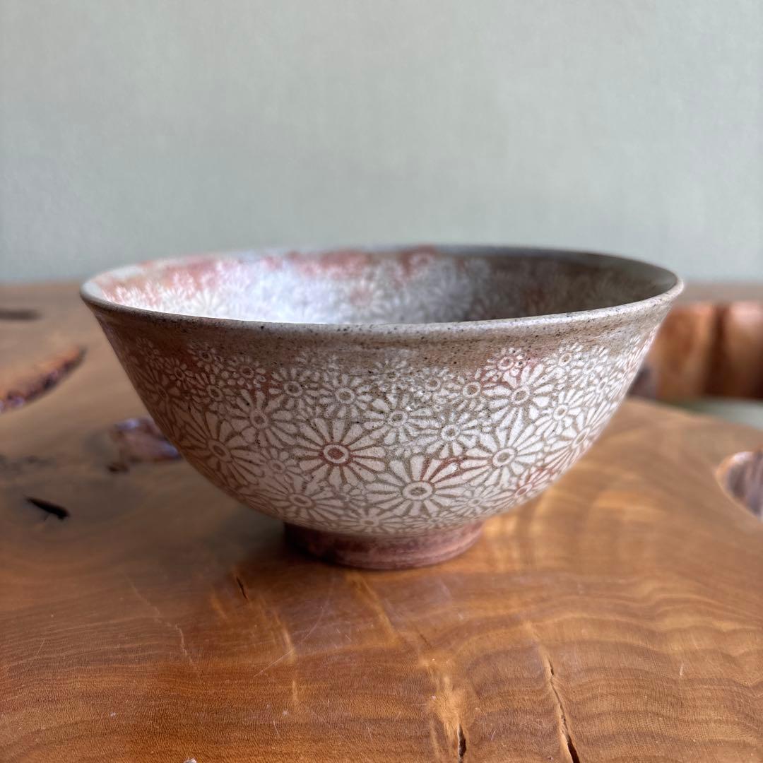 Korean Mishima Inlay Tea Bowl by Ryu Changkon — Chrysanthemum Sansha Inlay, Signed Wooden Box