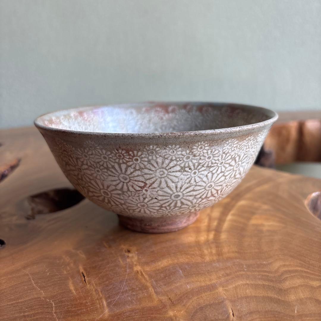 Korean Mishima Inlay Tea Bowl by Ryu Changkon — Chrysanthemum Sansha Inlay, Signed Wooden Box