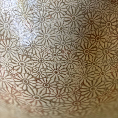 Korean Mishima Inlay Tea Bowl by Ryu Changkon — Chrysanthemum Sansha Inlay, Signed Wooden Box